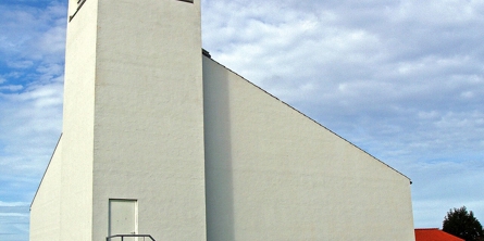 Lystrup Kirke ved Århus, Vester Lisbjerg Herred, Århus Amt; Kirken set fra øst. Foto: Nils Jepsen