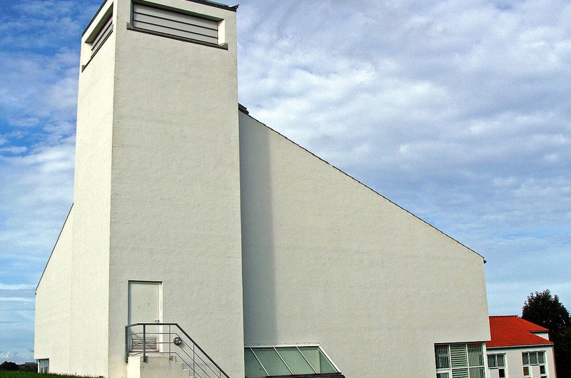 Lystrup Kirke ved Århus, Vester Lisbjerg Herred, Århus Amt; Kirken set fra øst. Foto: Nils Jepsen