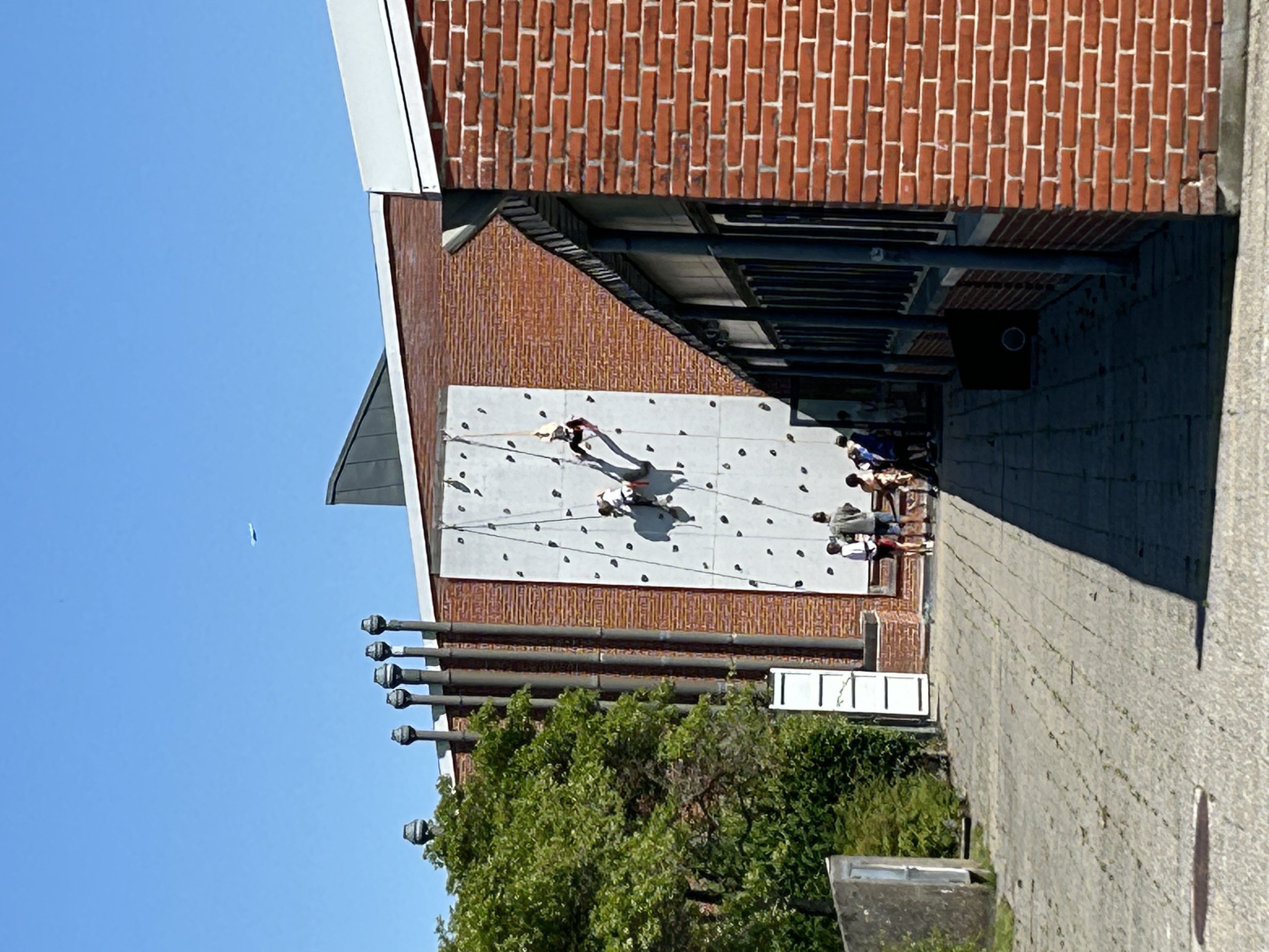 Klatrevæg på Lystrup Skole